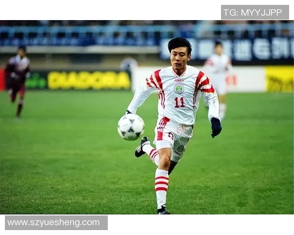 某国足球明星：风采依旧 经典传世