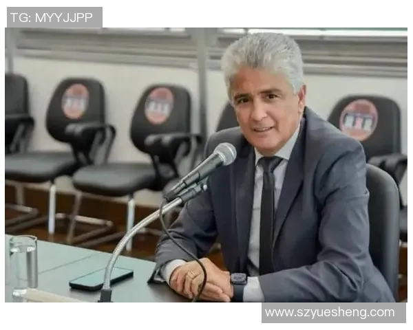 贝贝从足球新星到世界顶级球员的成长之路与辉煌成就